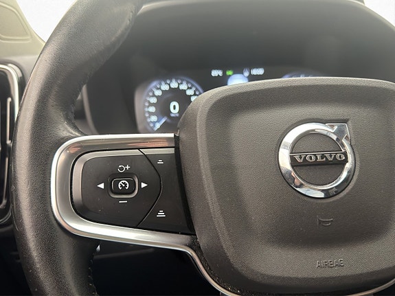 Volvo XC40 19 of 30