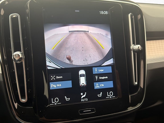 Volvo XC40 15 of 30