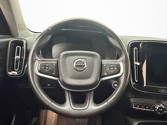 Volvo XC40 11 of 30