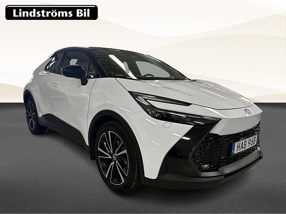 Toyota C-HR 3 of 19