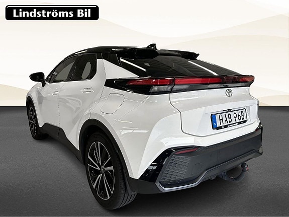 Toyota C-HR 4 of 19