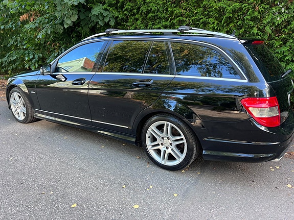 Mercedes-Benz C220 2 of 7