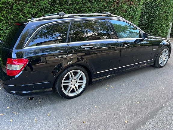 Mercedes-Benz C220 4 of 7