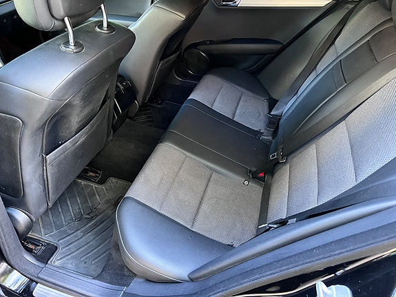 Mercedes-Benz C220 6 of 7