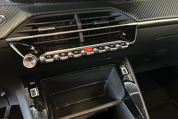 Peugeot e-208 13 of 15