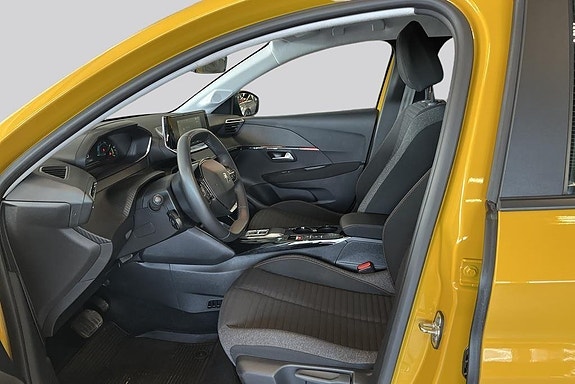 Peugeot e-208 8 of 15
