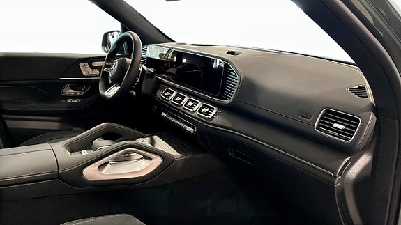 Mercedes-Benz GLE53 3 of 9