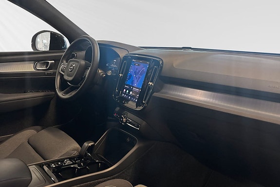 Volvo XC40 10 of 25