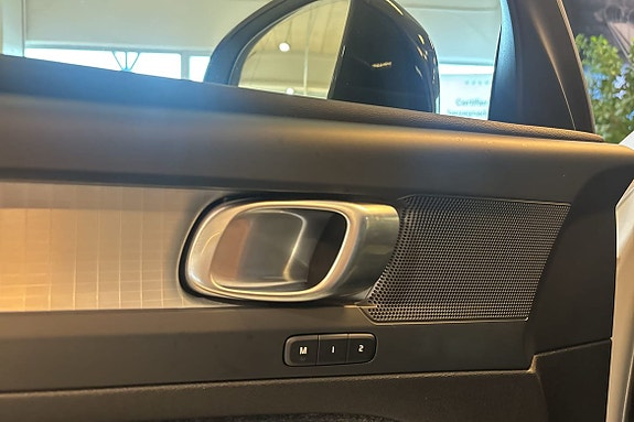 Volvo XC40 19 of 25