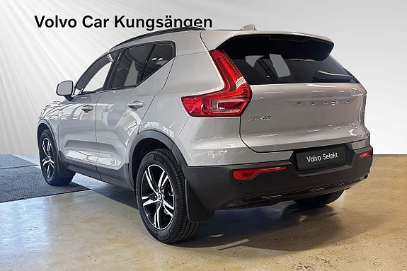Volvo XC40 4 of 25
