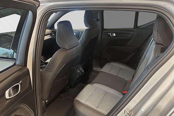Volvo XC40 8 of 25