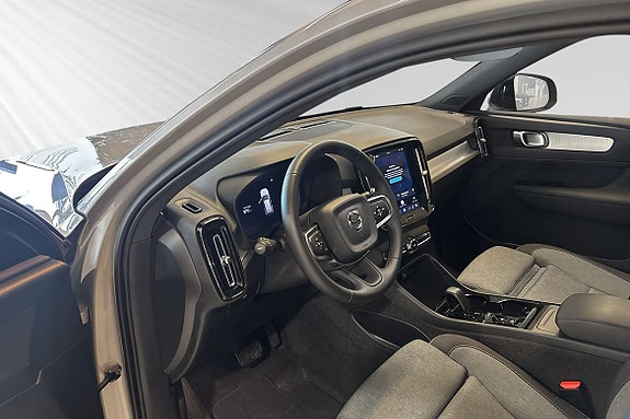 Volvo XC40 7 of 25