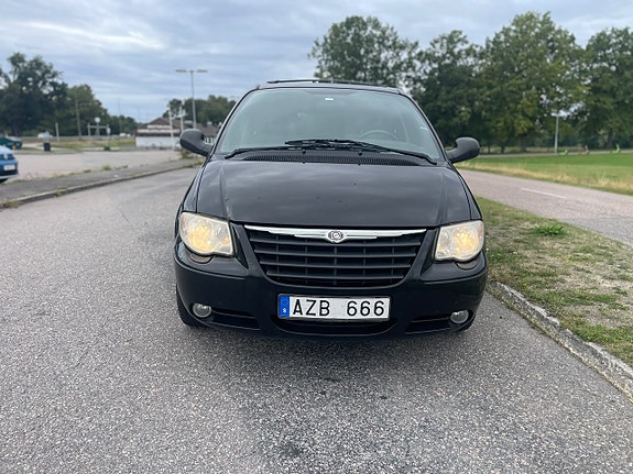 Chrysler Grand Voyager 2 of 16