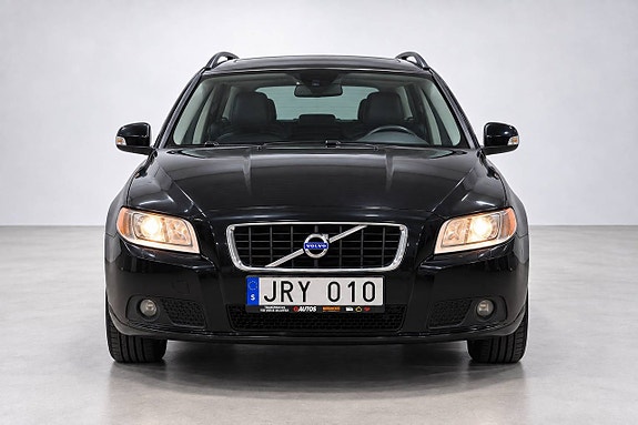 Volvo V70 3 of 26