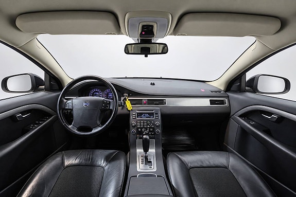 Volvo V70 13 of 26