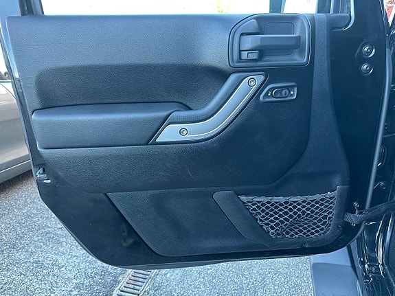 Jeep Wrangler 12 of 17