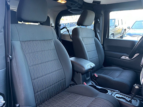 Jeep Wrangler 11 of 17