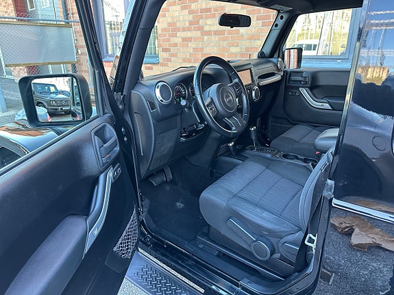 Jeep Wrangler 8 of 17