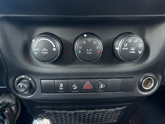 Jeep Wrangler 13 of 17