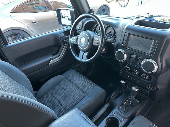 Jeep Wrangler 9 of 17