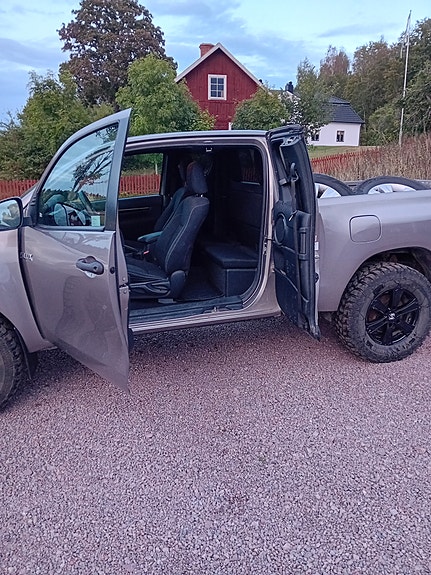Toyota HiLux 5 of 6