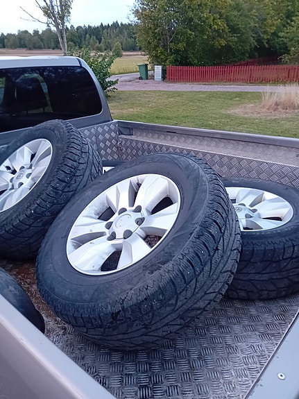Toyota HiLux 6 of 6