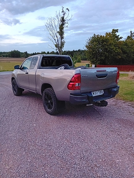 Toyota HiLux 4 of 6