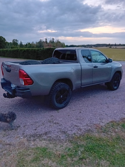 Toyota HiLux 3 of 6