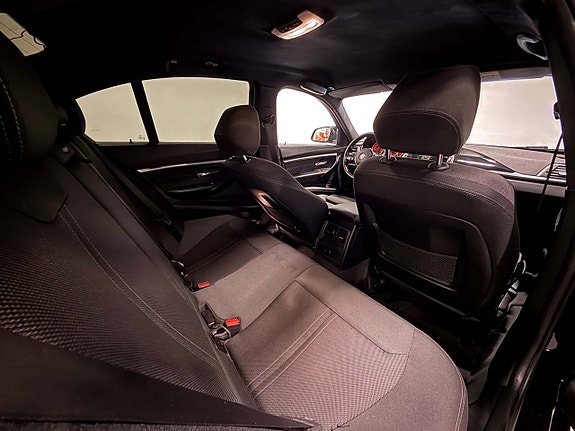 BMW 320d 13 of 17