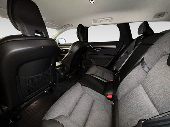 Volvo V90 Cross Country 16 of 19