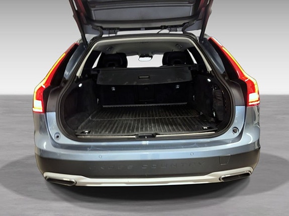 Volvo V90 Cross Country 12 of 19