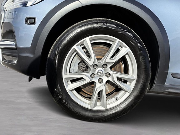 Volvo V90 Cross Country 8 of 19