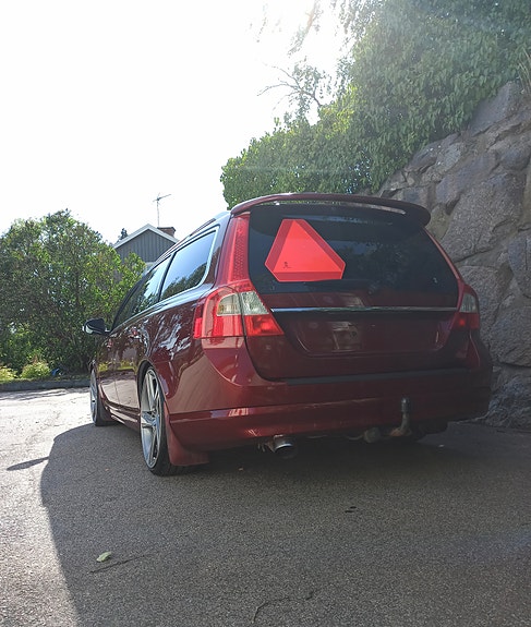 Volvo V70 2 of 7