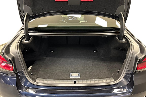 BMW 530e 14 of 14