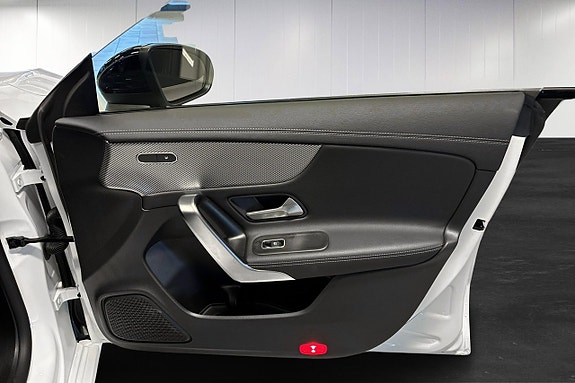 Mercedes-Benz CLA200 16 of 21