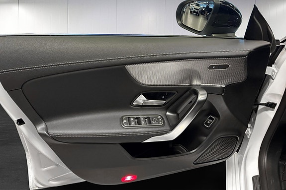 Mercedes-Benz CLA200 13 of 21