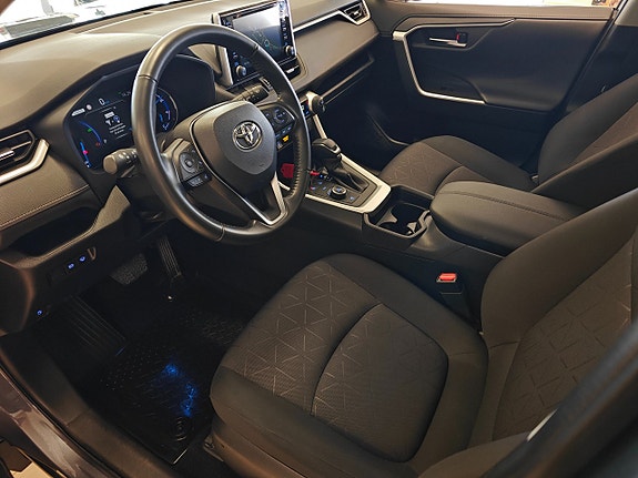 Toyota RAV4 7 of 15
