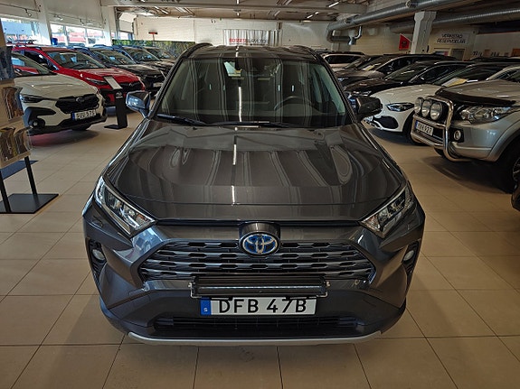 Toyota RAV4 2 of 15