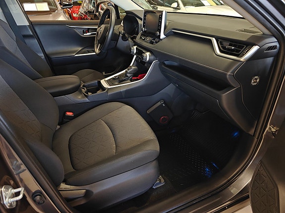 Toyota RAV4 11 of 15