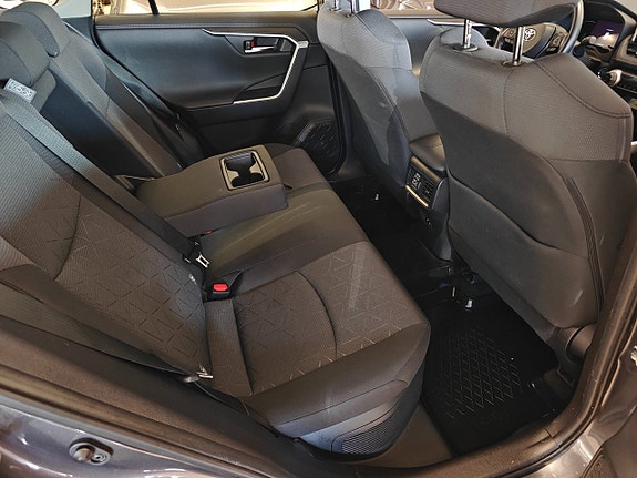 Toyota RAV4 12 of 15
