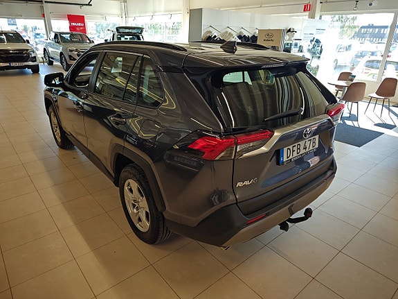 Toyota RAV4 4 of 15