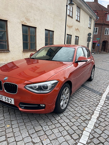 BMW 118d 2 of 11