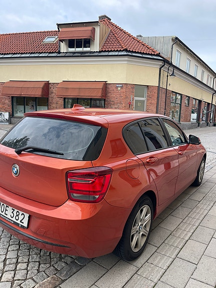 BMW 118d 4 of 11