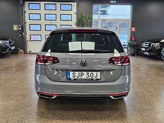 Volkswagen Passat 6 of 23