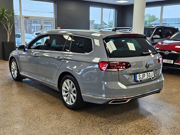 Volkswagen Passat 5 of 23