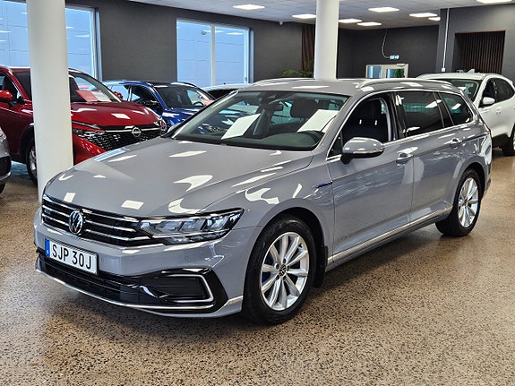 Volkswagen Passat 4 of 23