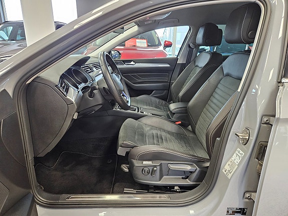 Volkswagen Passat 17 of 23