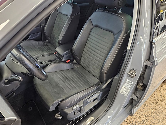 Volkswagen Passat 18 of 23