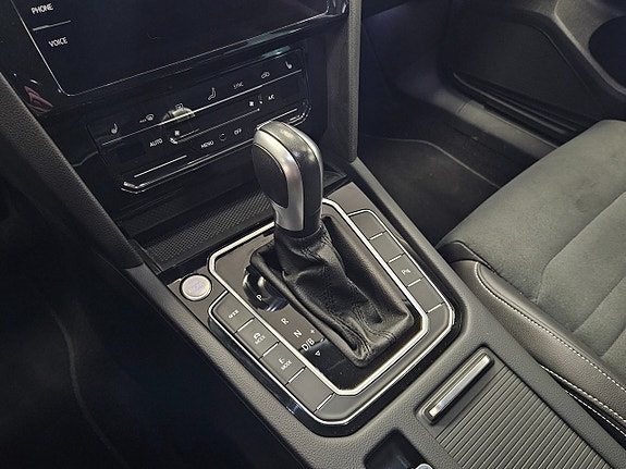 Volkswagen Passat 14 of 23