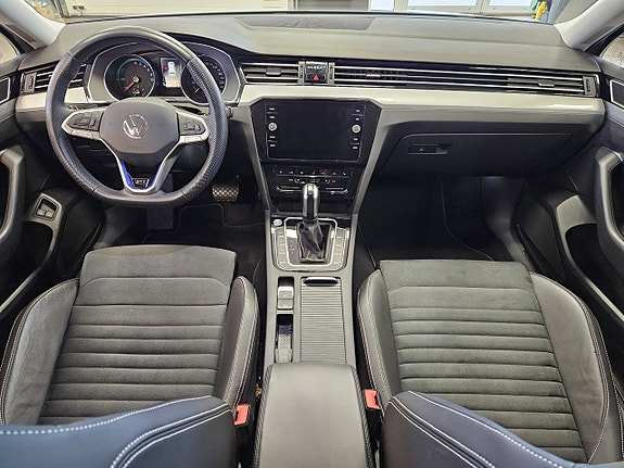 Volkswagen Passat 10 of 23